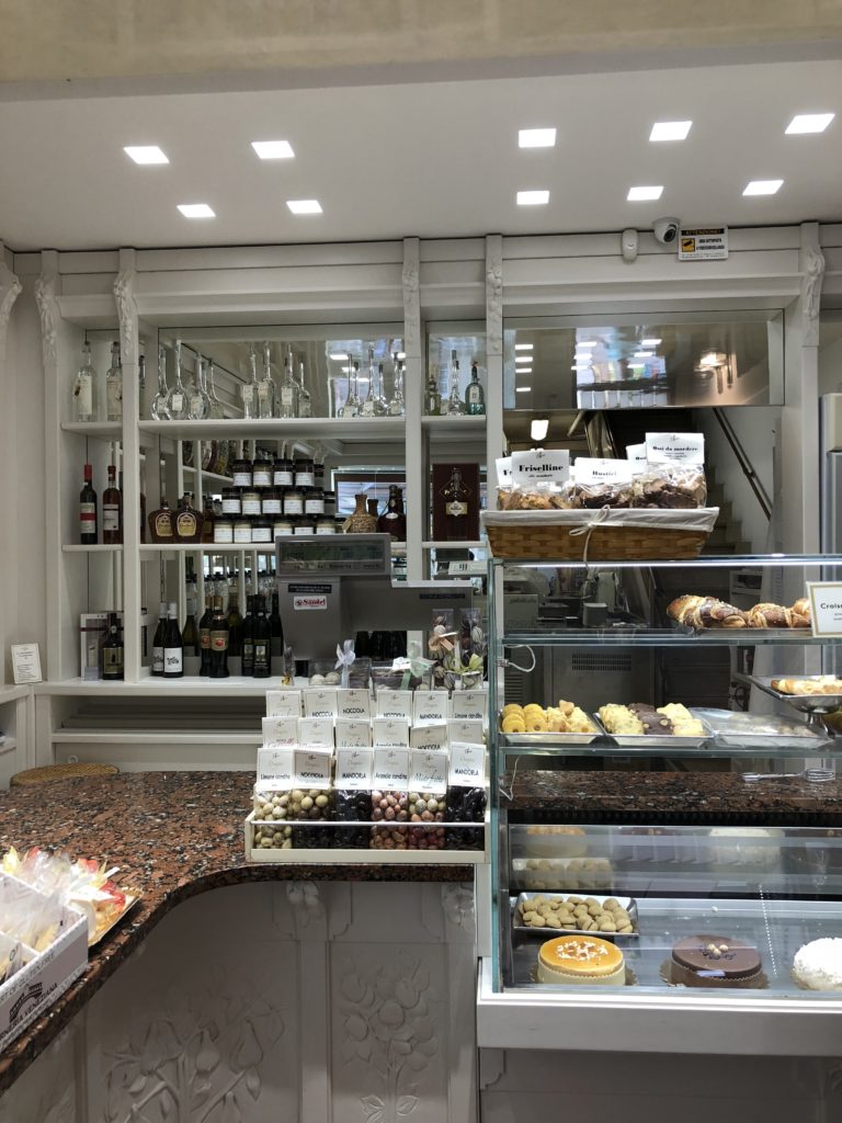 pasticceria venezia vicenza eventi cosa fare a vicenza dove mangiare a vicenza colazione caffè vicenza caffè meraviglioso gatte vicentine magazine delle donne di vicenza donne vicentine ilaria rebecchi margherita grotto pasticceria vicenza caffè venezia locali a vicenza dove andare a vicenza che bon