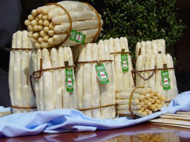 Asparagi e vespaiolo 2019 Breganze eventi in veneto magazine vicenza donne venete Gatte Vicentine consorzio Breganze asparagi bianco vicenza cosa fare in veneto cosa fare a vicenza Ristoranti veneto Ristoranti vicenza mangiare in veneto mangiare a vicenza vino veneto vespaiolo vicenza 