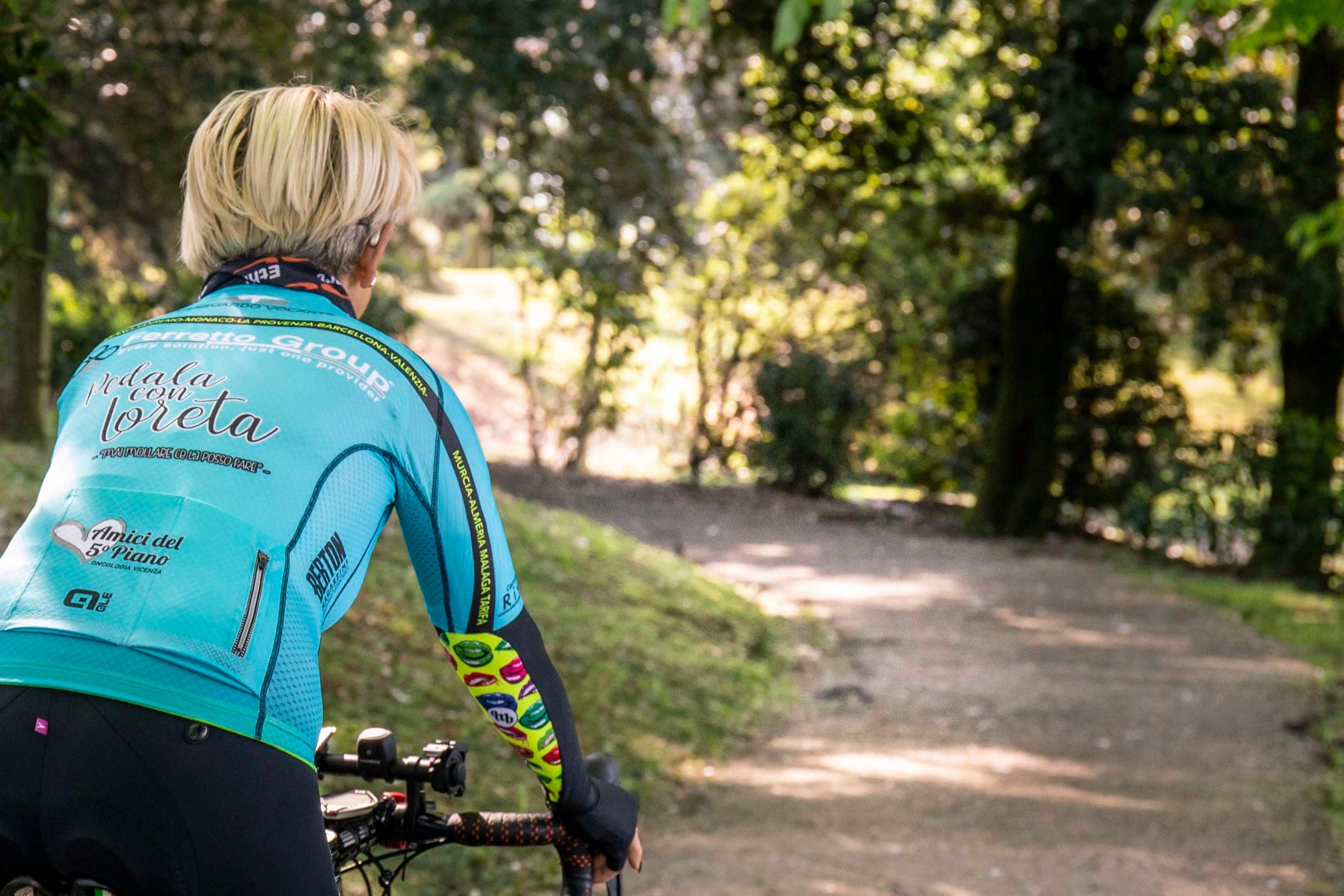 loretta pavan in bici da vicenza a tarifa corsa veneto donne vicenza gatte vicentine amici del quinto piano associazione bios donna malati oncologici ospedale san bortolo giorgio munari sport donna ferretto group pesavento art expressions